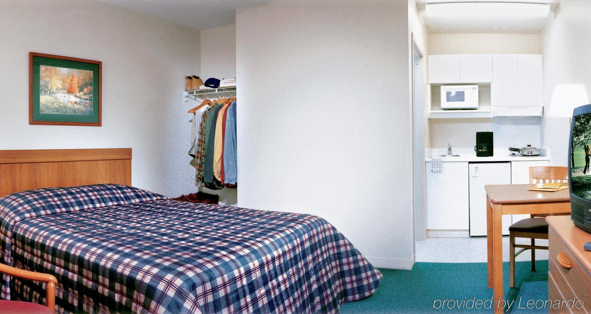 Hometowne Studios By Red Roof Detroit - Livonia Habitación foto